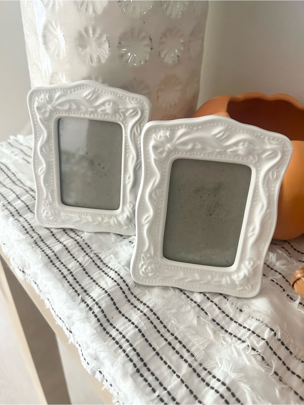 Set of 2 Vintage White Ceramic Scroll Bow Picture Frames Cottagecore 5”